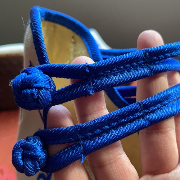 8.5 Women’s Shoes | Cotton Slipper w/Blue Design - Picture 5 of 8